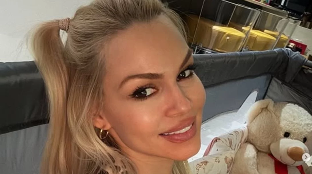 "Μην ακούτε τίποτα": Η συμβουλή της Βίκυς Κάβουρα για μητέρες μετά από καισαρική