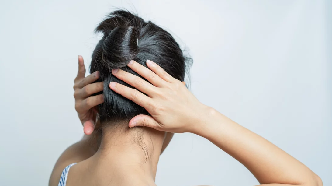 Πώς να σταματήσεις να καμπουριάζεις: Ασκήσεις 4 λεπτών από τον Dr. Jon Saunders