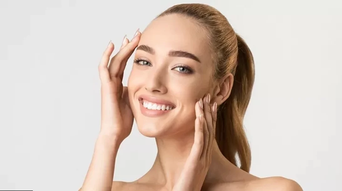 Φυσικό μπότοξ: 3 αποδεδειγμένοι τρόποι να μειώσετε τα σημάδια γήρανσης χωρίς ενέσιμα