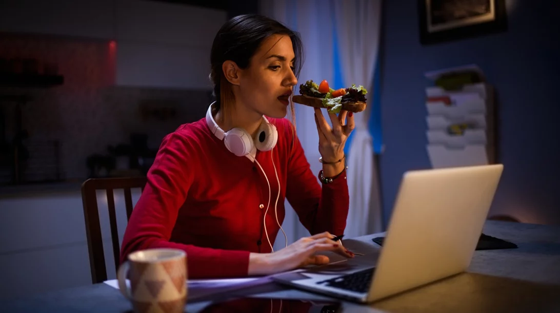 Μπορεί ένα μικρό σνακ πριν από τον ύπνο να καταπολεμήσει τις αϋπνίες;