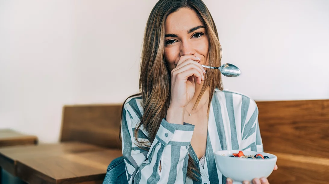 3 εύκολα πρωινά που μειώνουν τη νευροφλεγμονή στον εγκέφαλο