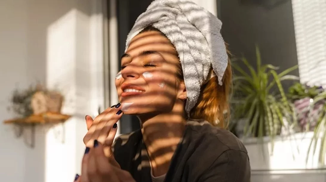 Αυτό το serum με βιταμίνη C κοστίζει λιγότερο από 7 ευρώ και κάνει την επιδερμίδα "όνειρο"