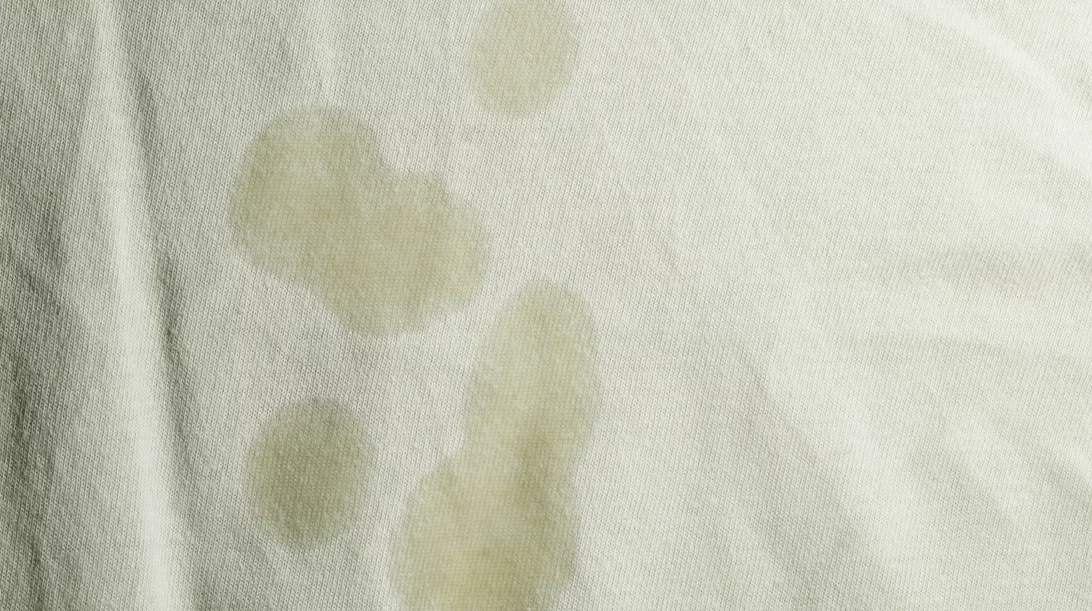 Έτσι βγαίνει ο επίμονος λεκές από λάδι από τα ρούχα