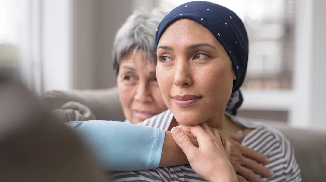 Αθόρυβα και χωρίς πόνο: Τα 5 πρώιμα σημάδια καρκίνου του εντέρου στους νέους