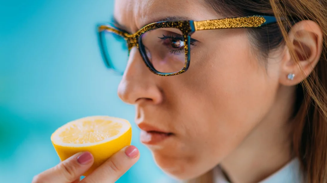 Πότε επιστρέφει η όσφρηση μετά την COVID-19;