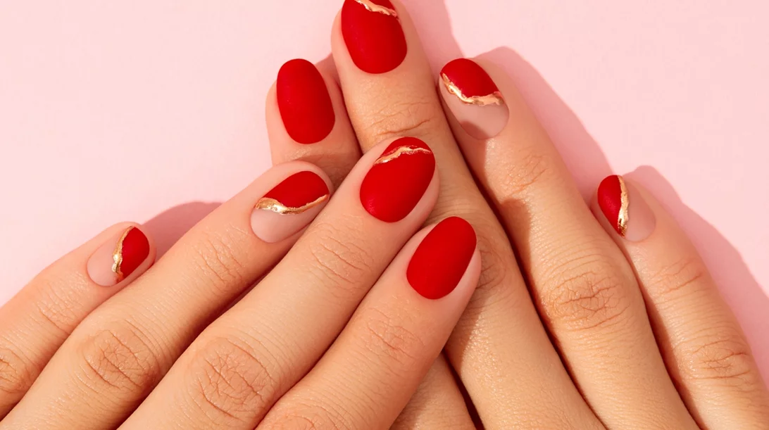 5 γιορτινά μανικιούρ για να λάμψεις φέτος τα Χριστούγεννα