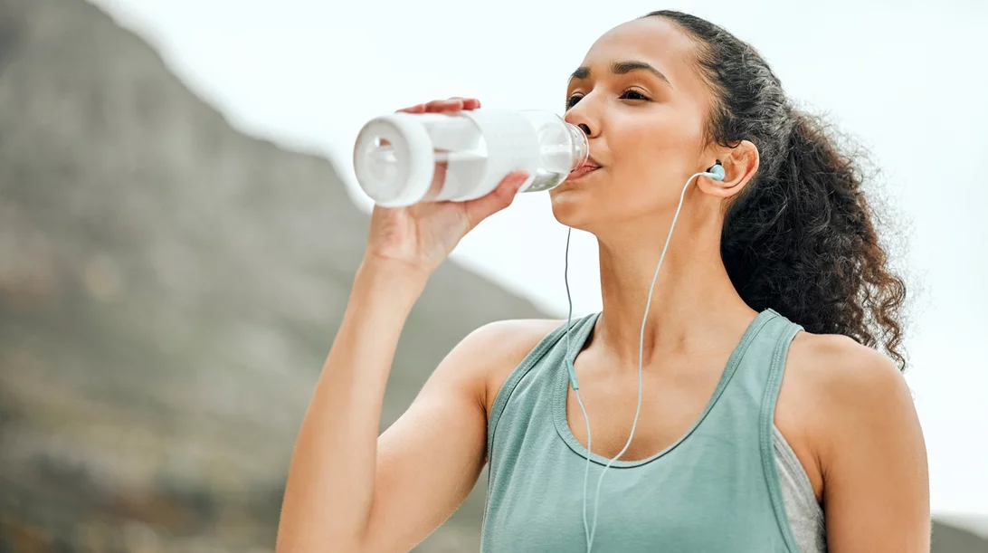 5 συμπτώματα που δείχνουν πως ο οργανισμός μας έχει αφυδατωθεί