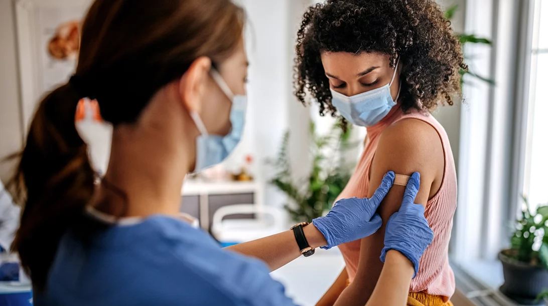 Εμβόλιο γρίπης: Ποιες είναι οι πιθανές παρενέργειες που πρέπει να γνωρίζουμε