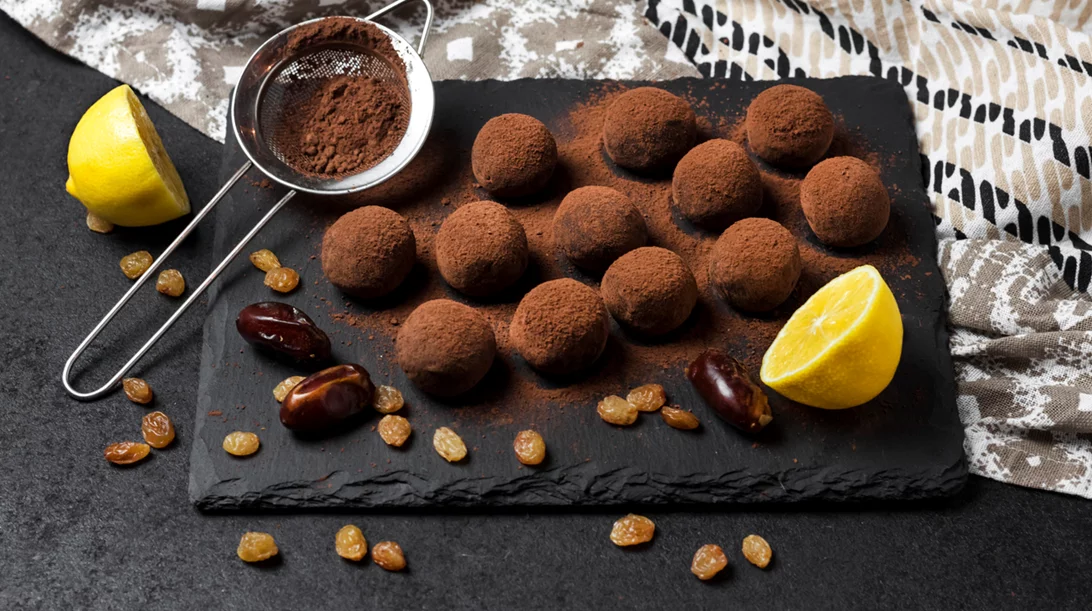 Σοκολατένιες μπάλες ενέργειας με άρωμα λεμονιού