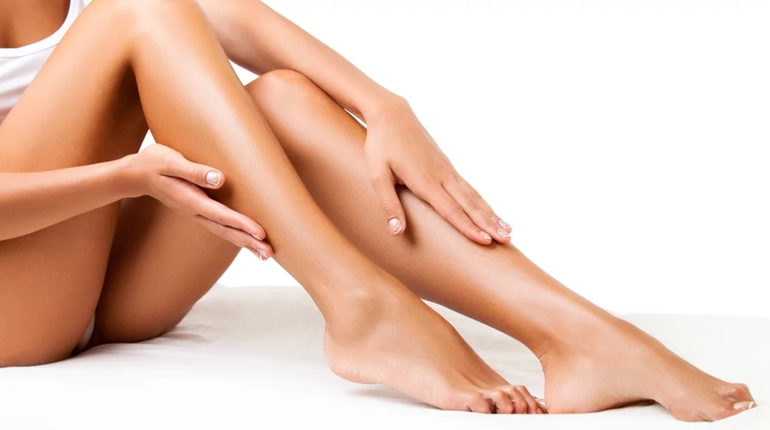 Strawberry Skin: Tι είναι το δέρμα φράουλα και πώς θα το αντιμετωπίσεις