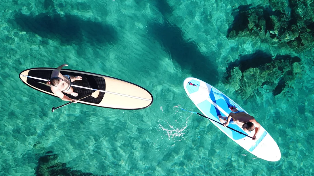 Όσα πρέπει να ξέρεις για να διαλέξεις τη σανίδα SUP που σου ταιριάζει