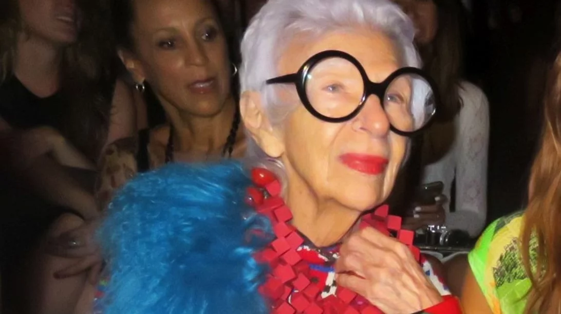 Πώς θα μεγαλώνουμε χωρίς να γερνάμε: Το "μυστικό" της Iris Apfel