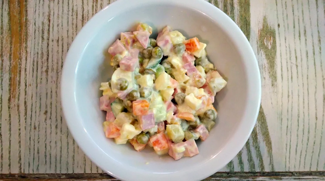 Συνταγή για την κλασική ρώσικη σαλάτα Ολιβιέ