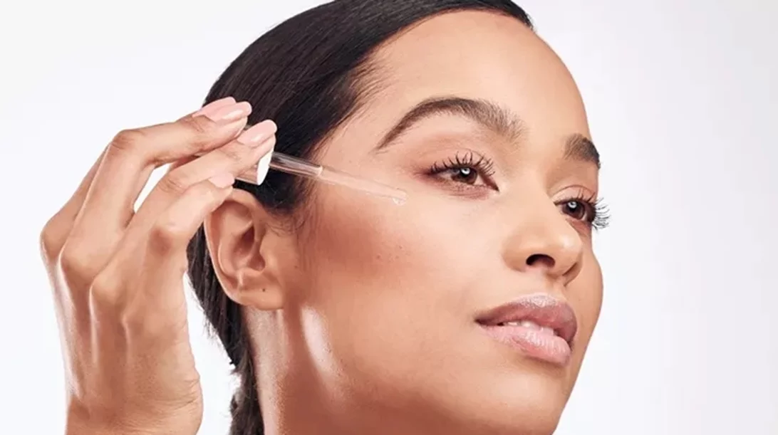 Φυσικό botox: 5 αντιγηραντικοί οροί για αισθητή μείωση των ρυτίδων