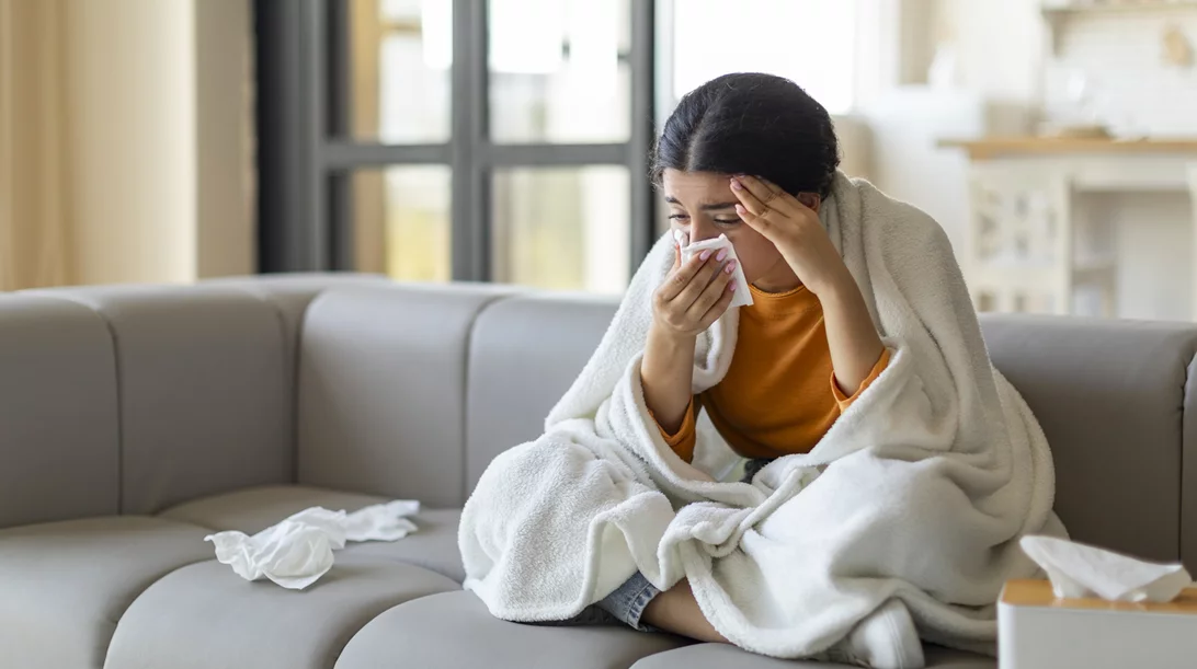 Εποχικές λοιμώξεις: Χρειάζονται αντιβίωση; Τι απαντά η παθολόγος