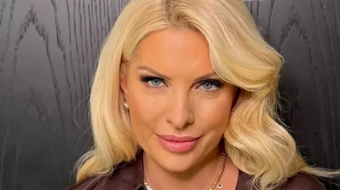 Η Ελένη Μενεγάκη τόλμησε ήδη το it χρώμα του 2025 στο μανικιούρ της