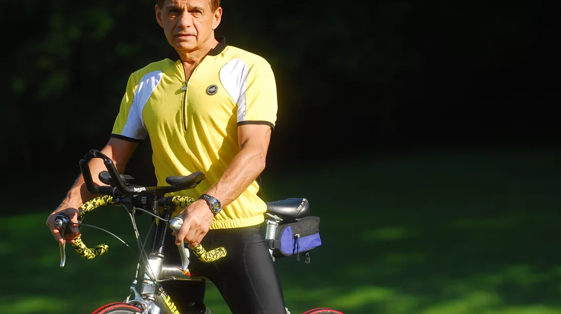 Success story: 83χρονος γιατρός και τριαθλητής άλλαξε την υγεία του στα 40 | Τα 4 μυστικά του