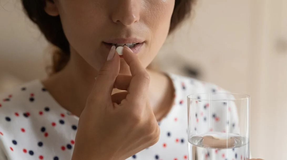 Ιβουπροφαίνη: Το λάθος που κάνουμε και τα νέα δεδομένα για την ασφάλεια στη χρήση της