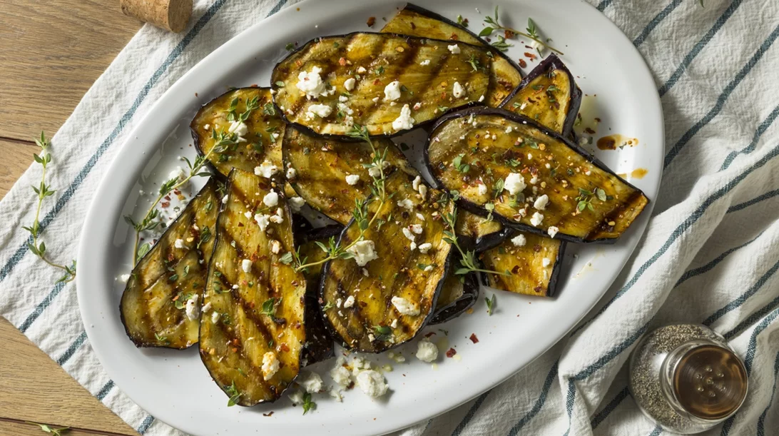 7 λόγοι που θα σε κάνουν να αγαπήσεις τη μελιτζάνα (ακόμα και αν δε σου αρέσει)