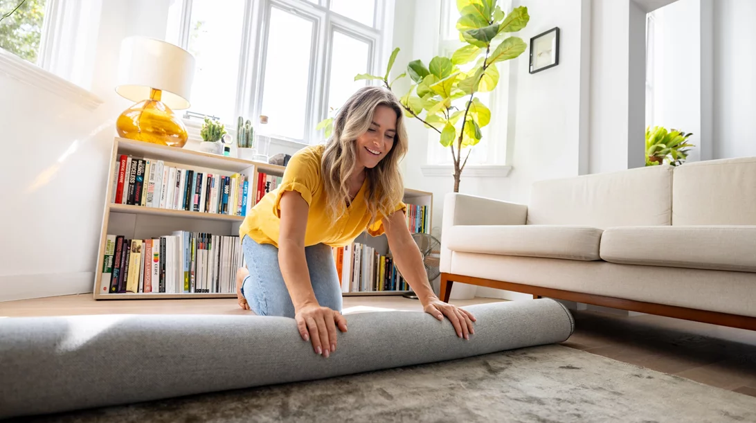 3 απλά βήματα να φρεσκάρεις τα χαλιά σου πριν τα αποθηκεύσεις!