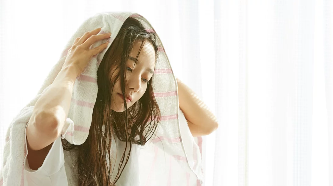 Τα καλύτερα hair oils για λάμψη και ενυδάτωση ακόμα και στα πιο ξηρά μαλλιά