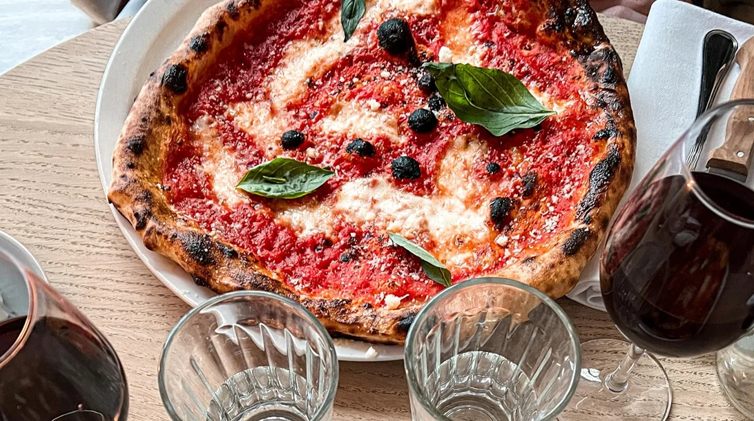 Το ζεστό ρόφημα που σε προστατεύει από τις βλαβερές συνέπειες των λιπαρών φαγητών