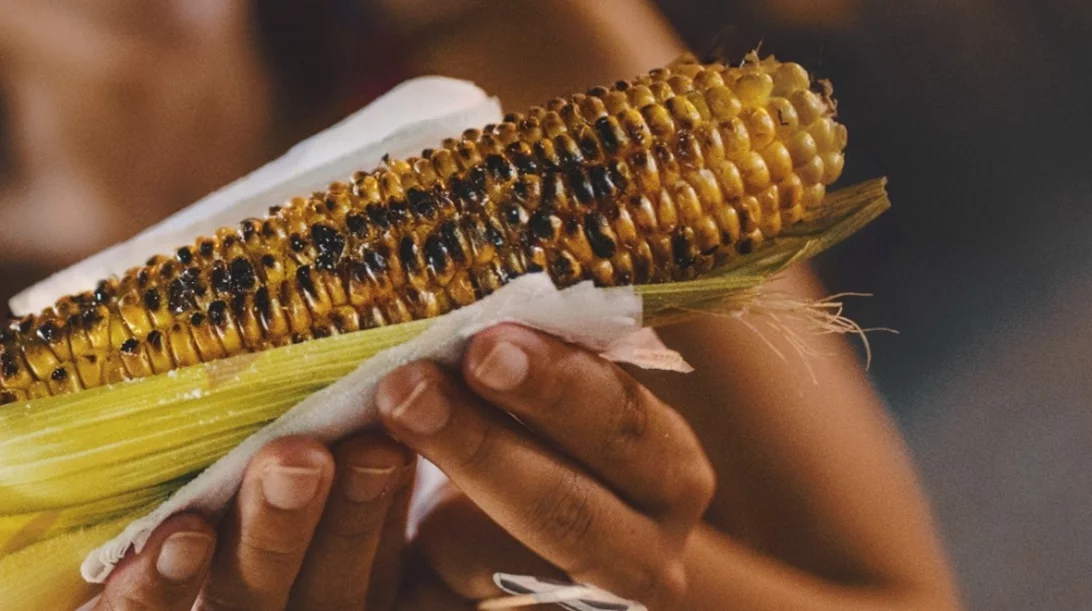 Τα 10 πιο απολαυστικά καλοκαιρινά φαγητά που μυρίζουν καλοκαίρι!