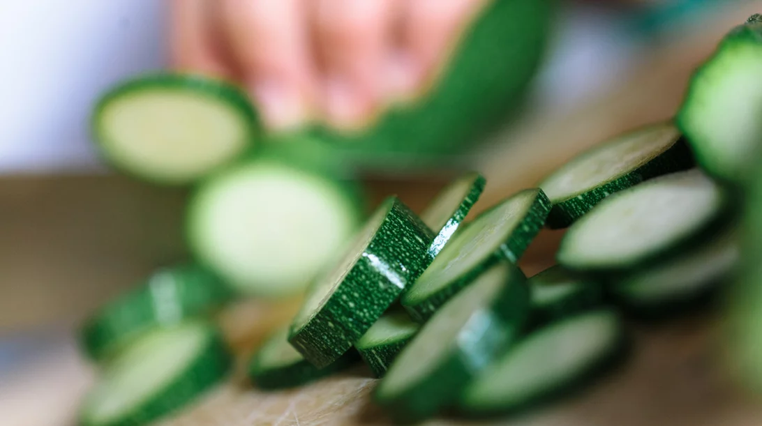 Πέντε λαχανικά που πρέπει να τρως ωμά (αλλά έχεις συνηθίσει να τα μαγειρεύεις)