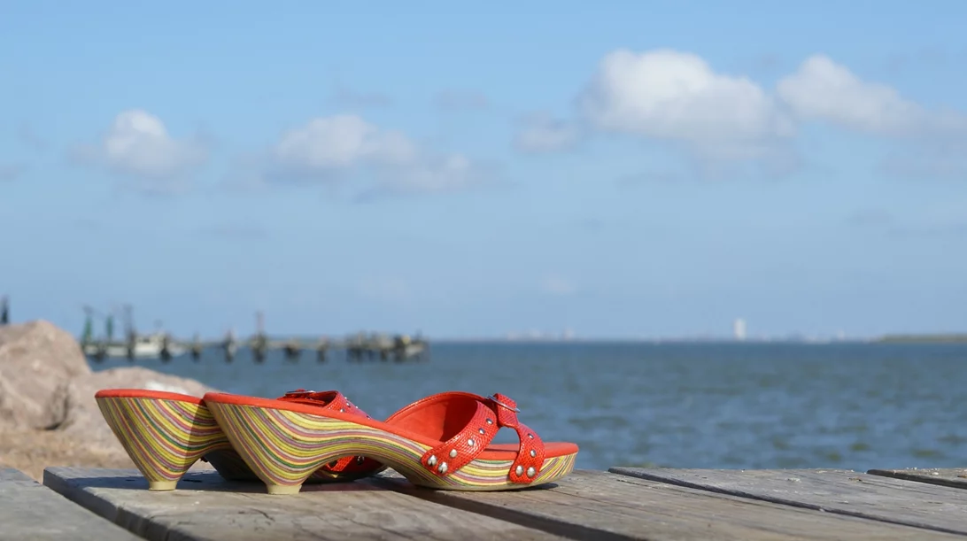 Αυτά είναι τα πιο άνετα τακούνια του καλοκαιριού