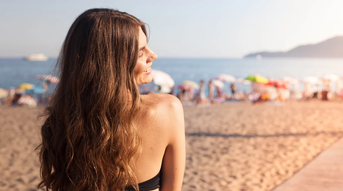 Eνυδατωμένα με όγκο μαλλιά: Φτιάξε το δικό σου hair spray με νερό καρύδας