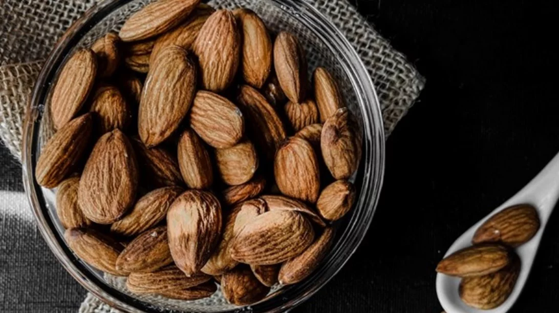 Ωμοί ή ψημένοι ξηροί καρποί; Τι είναι καλύτερο να προτιμήσουμε;