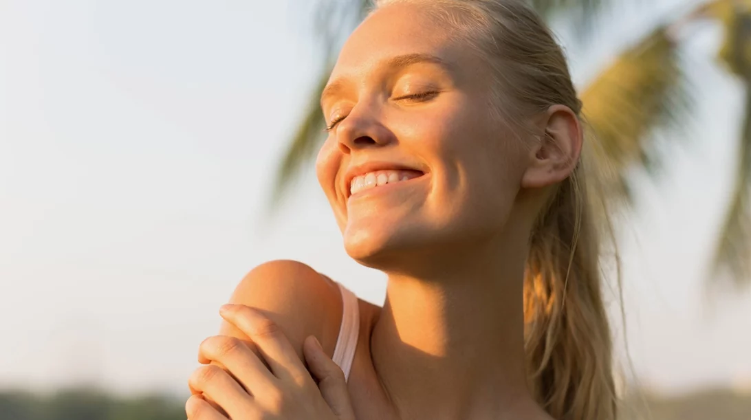 Μήπως η επιδερμίδα σου γερνάει πρόωρα; Το (ύπουλο) σημάδι που πρέπει να σε αφυπνίσει