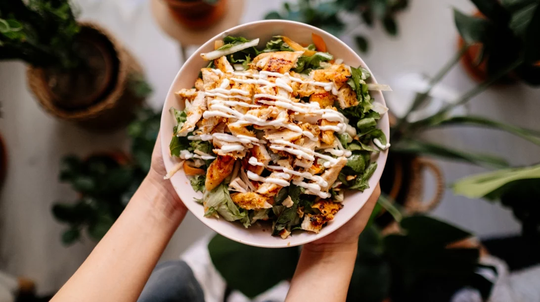 Πότε η σαλάτα παύει να θεωρείται υγιεινό γεύμα;