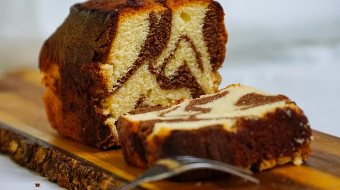 Λαχταριστό κέικ "ζέβρα" χωρίς ζάχαρη - Έτοιμο με 4 βήματα!