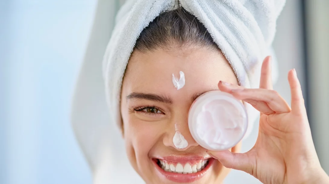 7 λάθη που κάνεις με την ενυδάτωση προσώπου (βάζεις κρέμα σε στεγνό δέρμα;)
