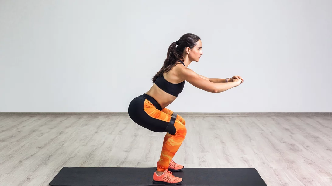 4 ήπιες ασκήσεις που τονώνουν τη διάθεσή σου