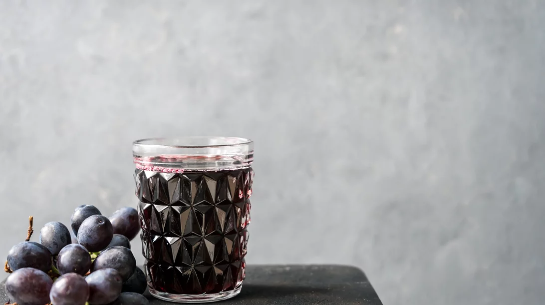 Ο ελληνικός χυμός που καίει το λίπος ενώ κοιμάσαι, σύμφωνα με την επιστήμη