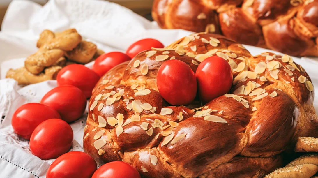 Τα πασχαλινά γλυκά και οι θερμίδες τους: Αυγό, τσουρέκι, κουλουράκια και ό,τι τρώμε το Πάσχα!