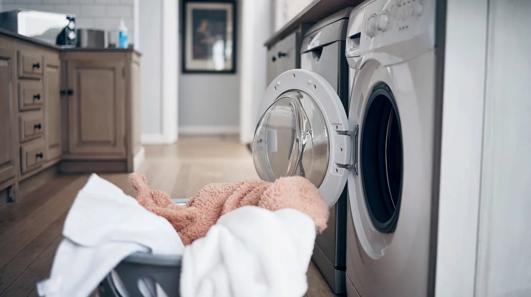 Πώς να καθαρίσεις σωστά το πλυντήριο ρούχων: Βήμα - βήμα η διαδικασία
