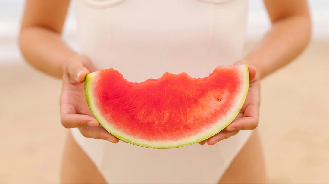 Υγιεινά σνακ για την παραλία: Οι 10 καλύτερες επιλογές για ενέργεια και ενυδάτωση