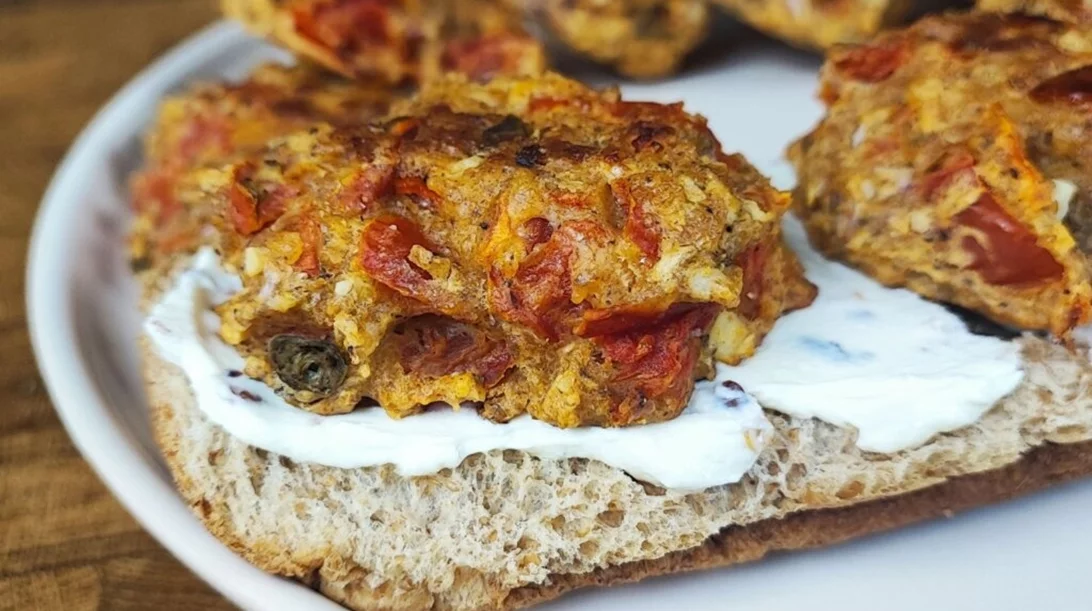 Τραγανοί ντοματοκεφτέδες με μυζήθρα στον φούρνο - Έτοιμοι σε 15'