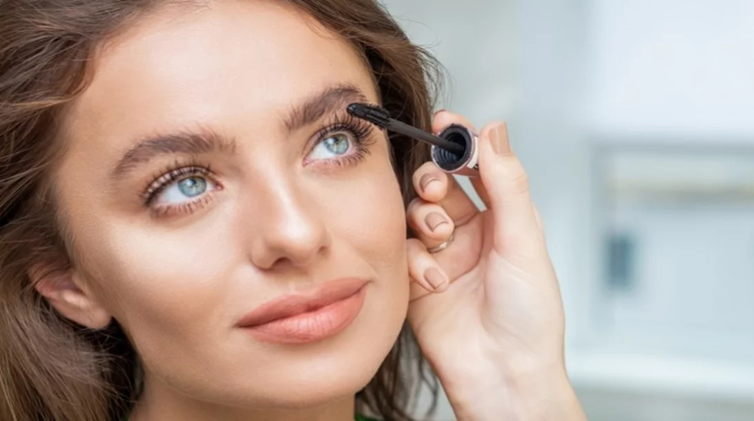 H αδιάβροχη - και πολύ οικονομική - μάσκαρα για απίθανες βλεφαρίδες που έχει πάνω από 100K reviews στα social media