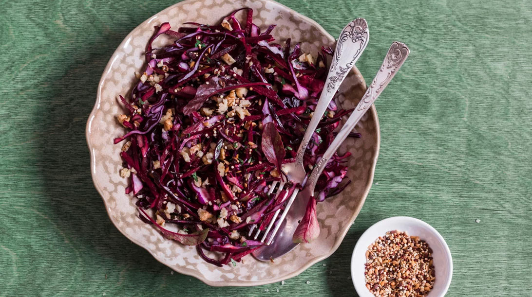 Κόκκινο ή άσπρο λάχανο; Ποιο να προτιμήσεις για περισσότερα οφέλη στην υγεία;