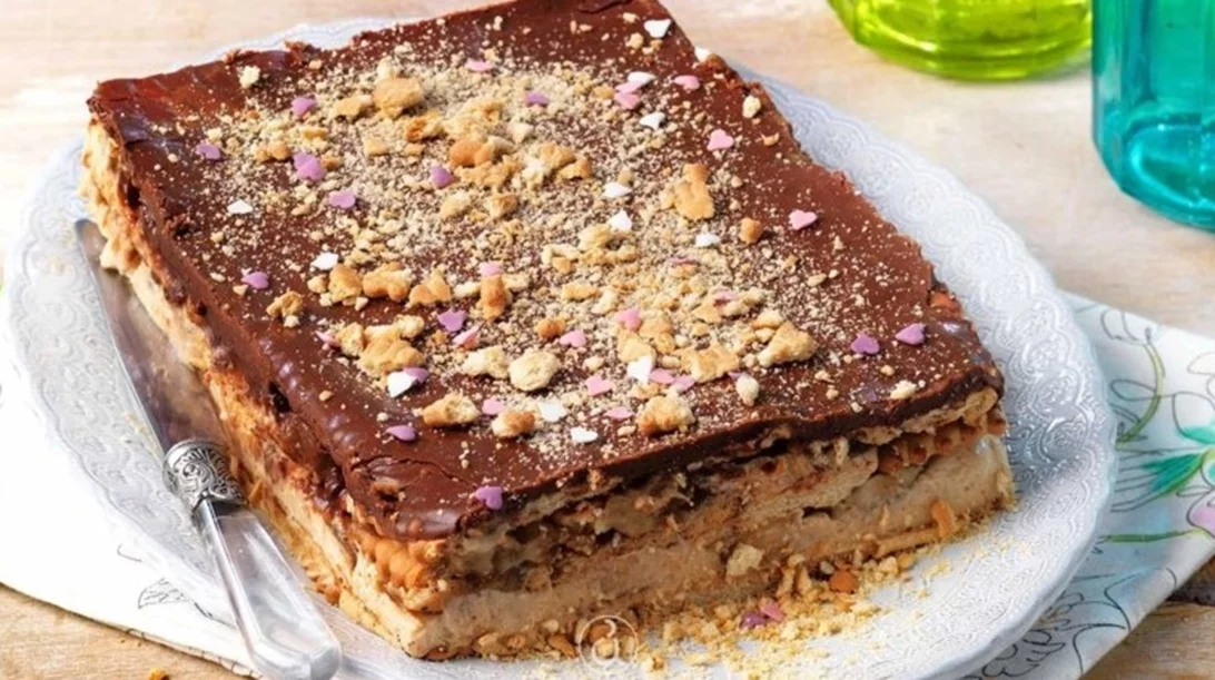 Πανεύκολο και δροσερό μπισκοτογλυκό ψυγείου για το πασχαλινό τραπέζι