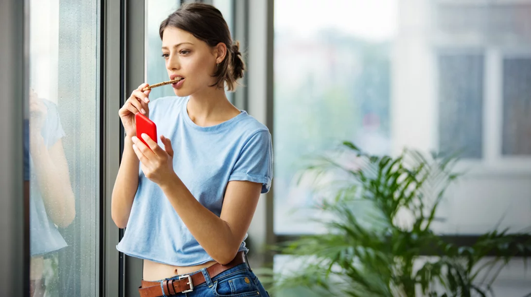 Προσέχεις τη διατροφή σου; Αυτά τα νέα κράκερς  με σουσάμι, μαυροσούσαμο και κινόα είναι για εσένα