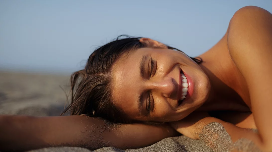 8 αλάνθαστα βήματα για να μειώσεις τις ρυτίδες γύρω από τα μάτια