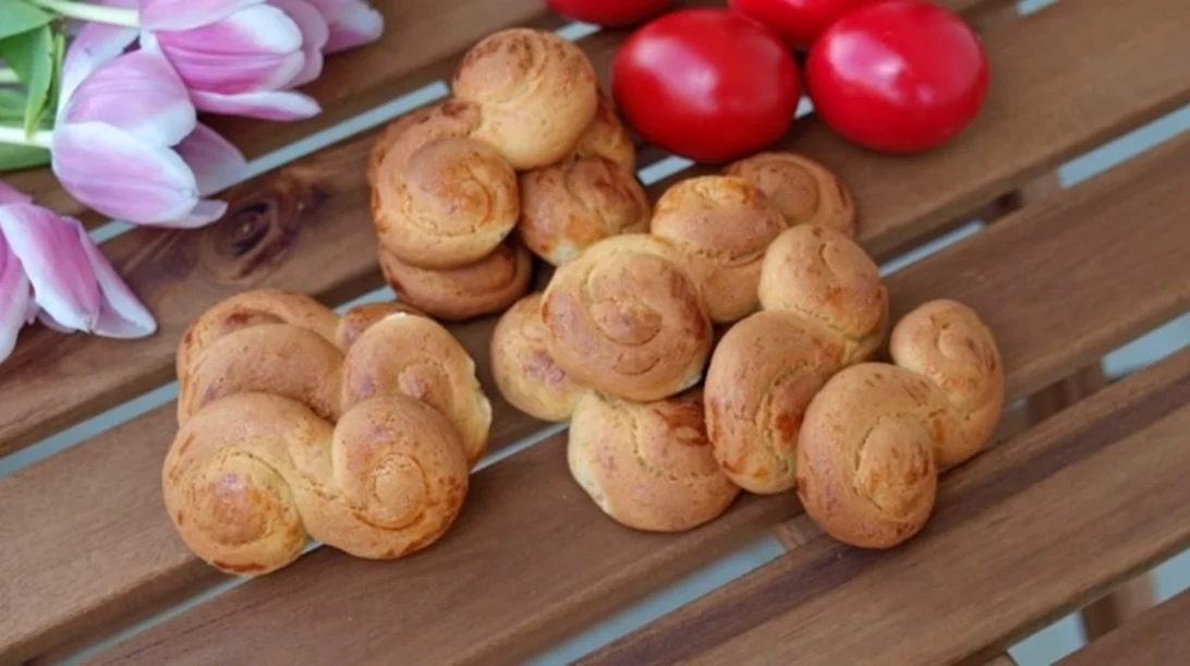 Πασχαλινά κουλουράκια με άρωμα τσουρεκιού - Εύκολα και πολύ τραγανά