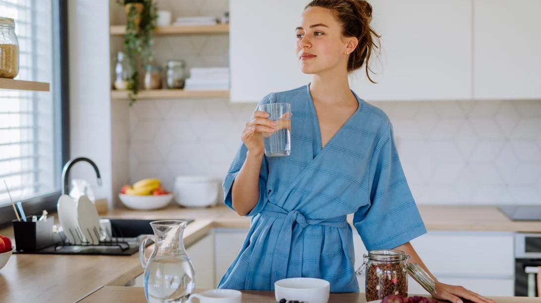 Πίνεις αρκετό νερό; Αν όχι, χάνεις την ευκαιρία να αδυνατίσεις ευκολότερα - Δες γιατί!