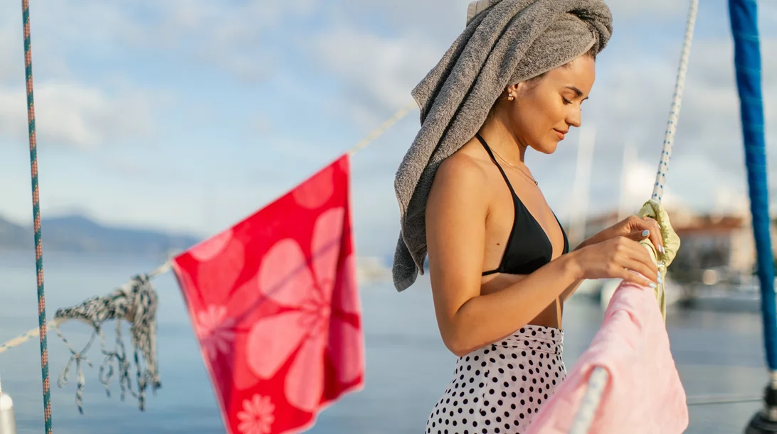 Μάζεψε το ρούχο στο πλύσιμο; Δες πώς θα το επαναφέρεις στην αρχική του φόρμα