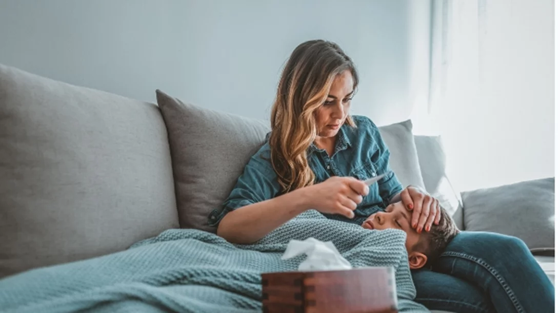 Παιδιά με κορωνοϊό: Ποια είναι τα συμπτώματα που πρέπει να απασχολούν τους γονείς;